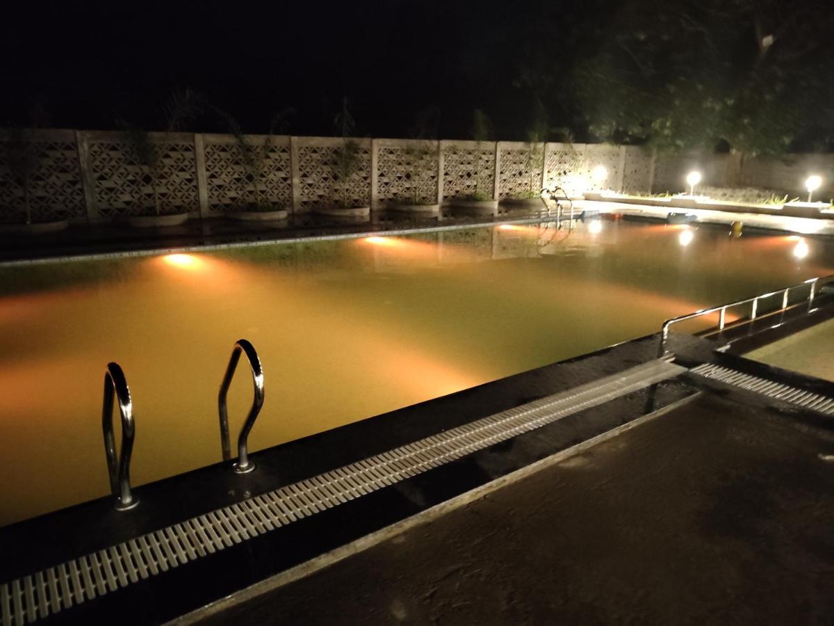 Silent Valley Resort Thane Bagian luar foto